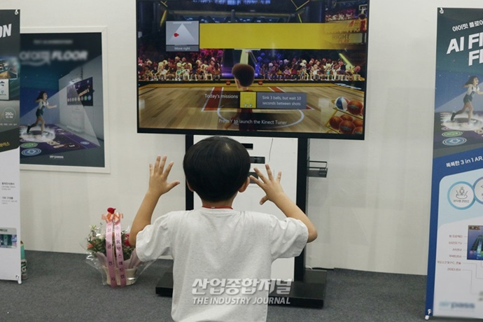 [산업VIEW] "나도 해볼래", 교육 콘텐츠 체험하는 아이들 - 산업종합저널 전시회