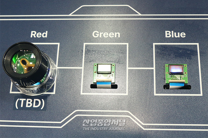 손톱만 한 화면에서 HD 영상 재생 가능해 - 산업종합저널 전시회