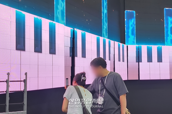 시선집중! 살아 움직이는 키네틱 디스플레이 - 산업종합저널 전시회