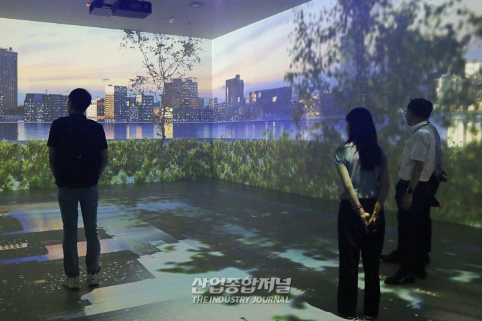 [산업 VIEW] 스마트시티 엑스포에서 경험해 본 도시의 미래 - 산업종합저널 전시회