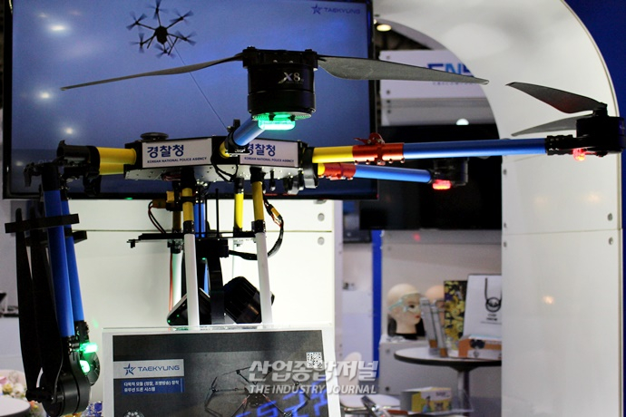 LED 조명 및 혼스피커 장착한 드론, 안전 관리 강화 - 산업종합저널 전시회