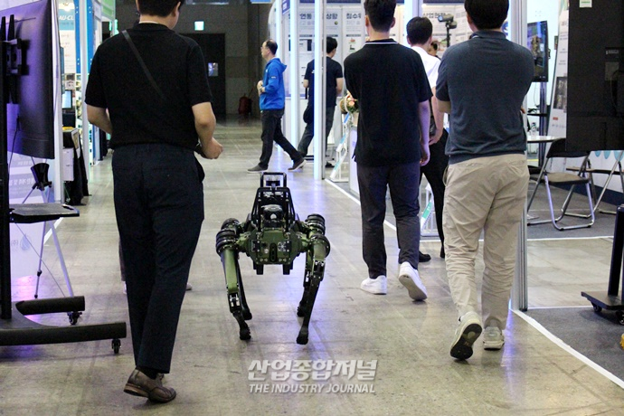 안전 로봇의 자유로운 이동, “다양한 지형에서 능숙하게” - 산업종합저널 전시회