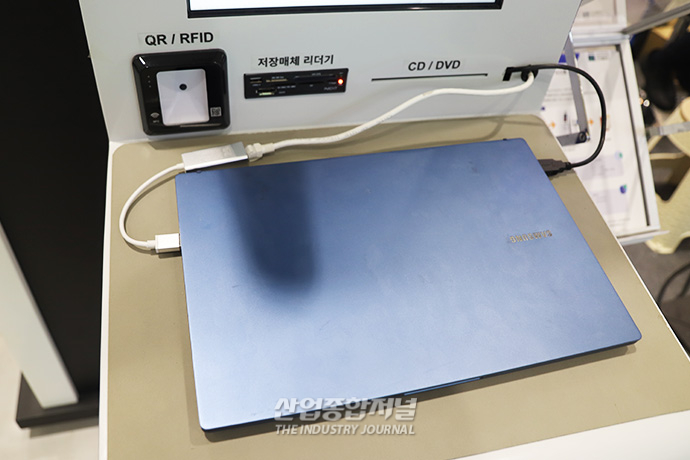 키오스크로 방문자 등록하고 노트북 보안 점검 - 산업종합저널 전시회