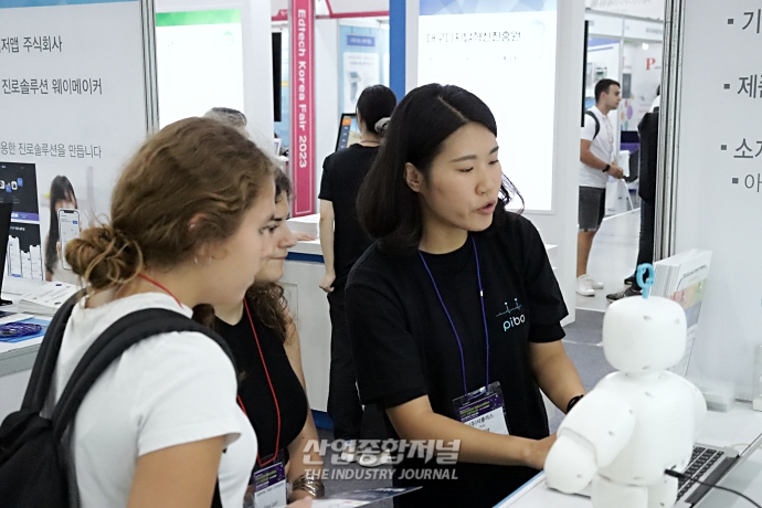 [산업VIEW]코딩한 로봇 움직여보며 AI 공부 - 산업종합저널 전시회