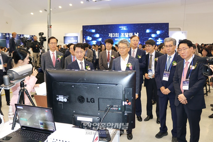 국내 기업 기술력 총집합한 '신성장제품 전시회'…“제품 확인 꼼꼼히” - 산업종합저널 전시회