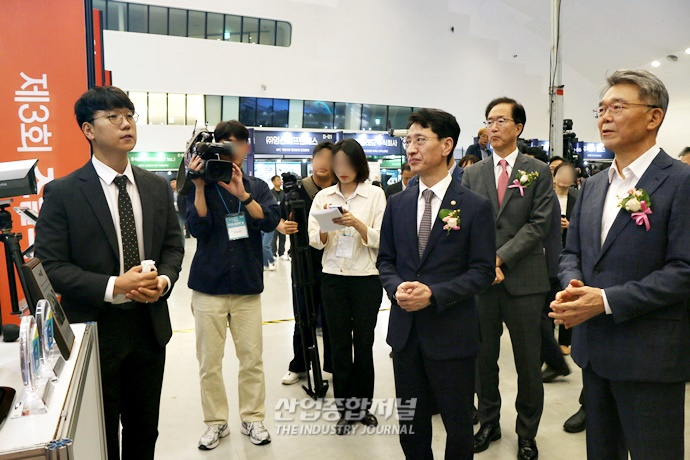 국내 기업 기술력 총집합한 '신성장제품 전시회'…“제품 확인 꼼꼼히” - 산업종합저널 전시회