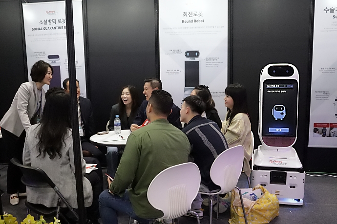 [움짤뉴스]고객응대, 수술가이드까지 "제가 안내할게요" - 산업종합저널 전시회