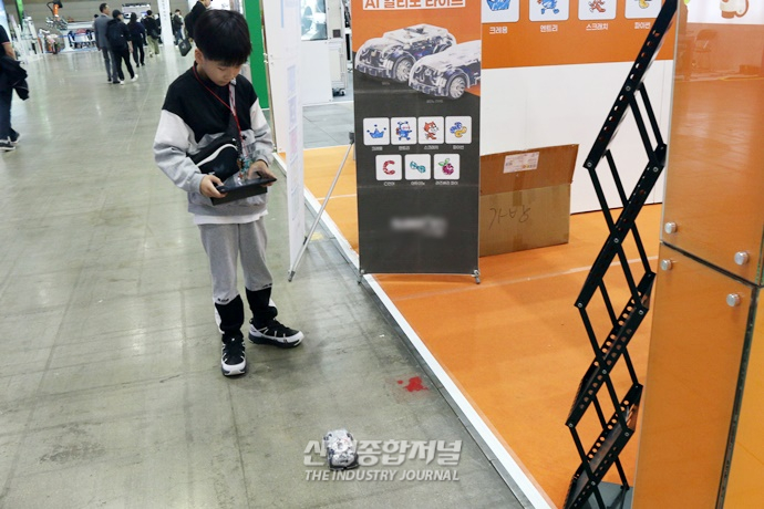 [ROBOT WORLD] 자율주행 로봇으로 차세대 코딩 교육 선도 - 산업종합저널 전시회