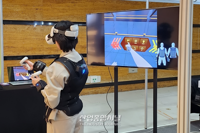 '웨어러블 기기'로 VR콘텐츠 몰입감↑ - 산업종합저널 전시회