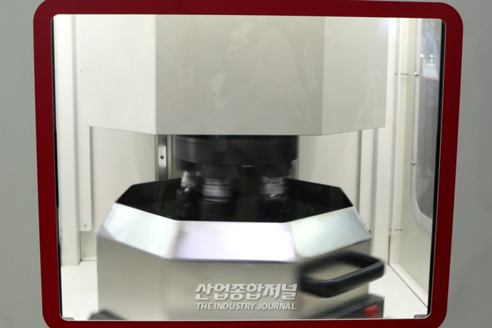 특수 연마재로 구현된 고광택 표면처리 - 산업종합저널 전시회