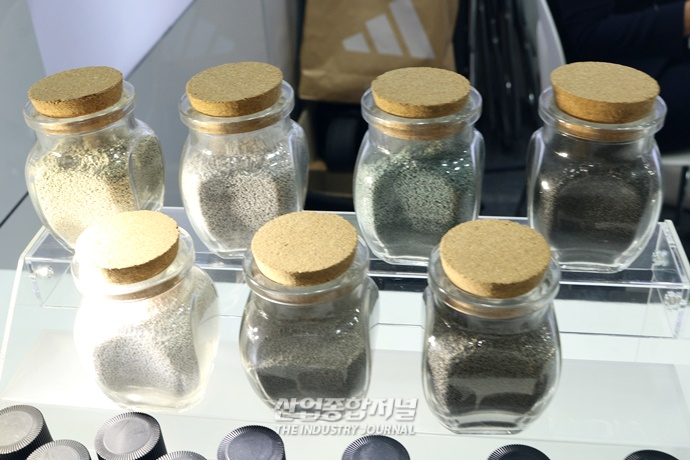 특수 연마재로 구현된 고광택 표면처리 - 산업종합저널 전시회