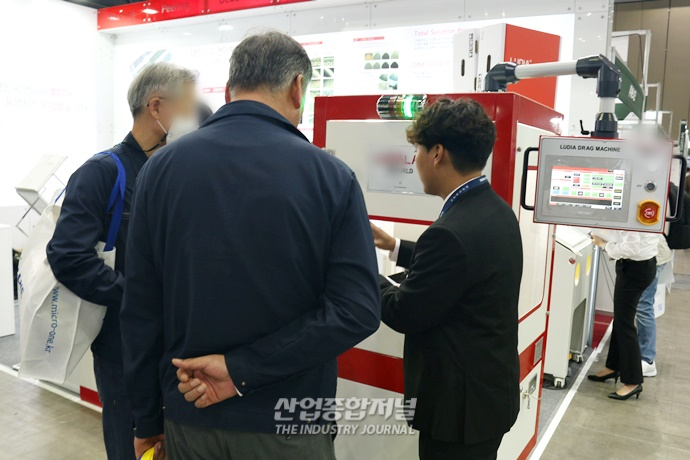 특수 연마재로 구현된 고광택 표면처리 - 산업종합저널 전시회