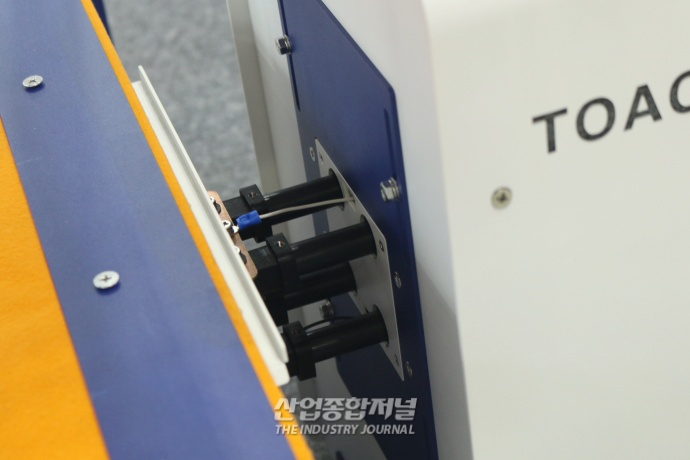 ‘슬라이딩 도킹 방식’ 더한 자동 충전 기술 - 산업종합저널 전시회