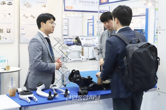 [산업VIEW]자동차 기반 구조물, “강도 높이고 무게 줄이죠” - 산업종합저널 전시회