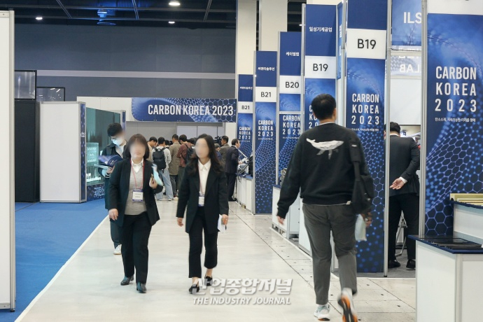 [카본코리아] 안정적인 브레이크 제동 이끄는 탄소·세라믹 복합재 - 산업종합저널 전시회