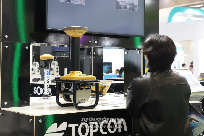 GNSS 시스템으로 건설 현장, 농업 효율↑ - 산업종합저널 전시회