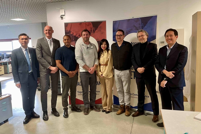 아큐론(Accuron), Recif 품에 안았다 - 산업종합저널 동향