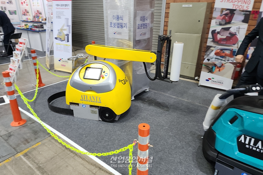 [ICPI WEEK] 돌고 돌아가는 로봇탭핑기, "어지럽지 않아요" - 산업종합저널 전시회