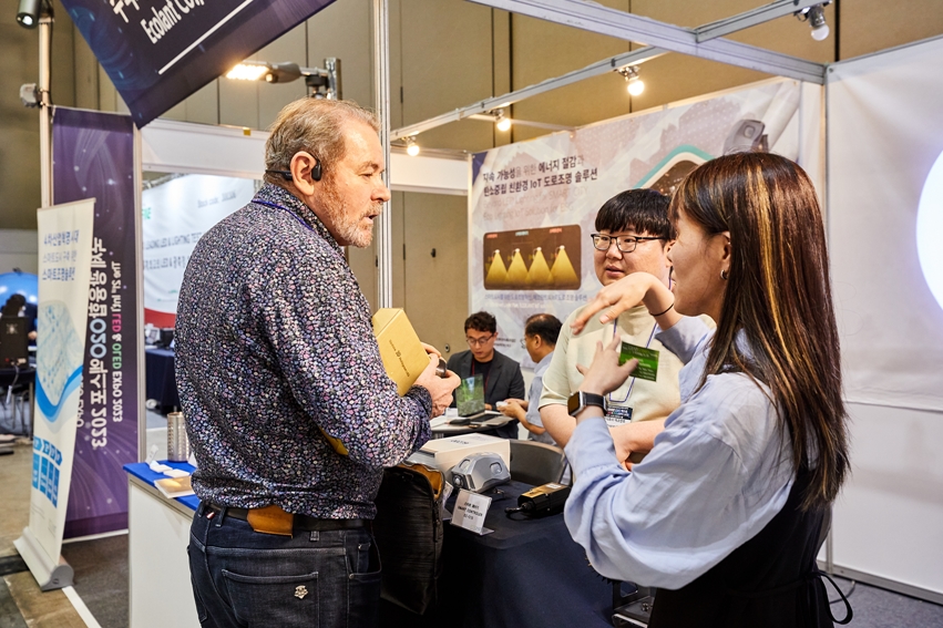 국제광융합엑스포(22회 국제 LED & OLED EXPO, 국내 시장 판로 개척 기여 - 산업종합저널 전시회