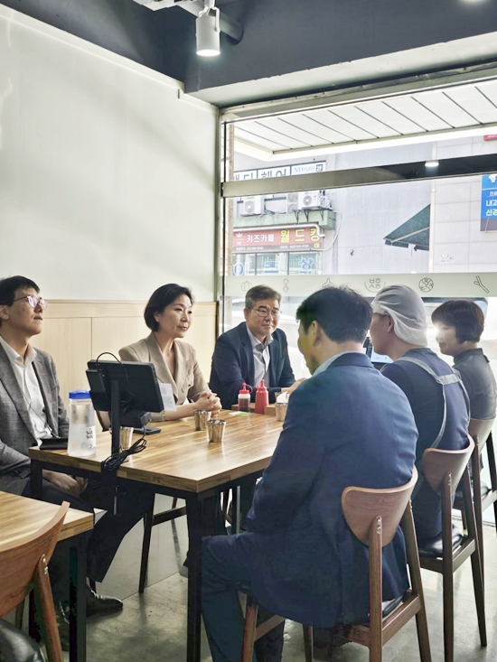 폐업 후 재기성공한 소상공인과 현장 소통 - 산업종합저널 동향