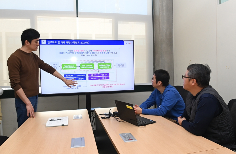 검색증강생성(RAG) 기술로 신뢰성 높은 답변 제공 - 산업종합저널 전자