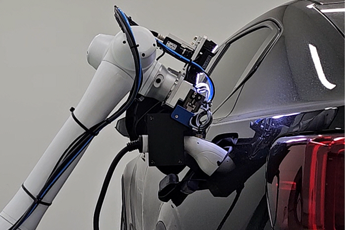 범죄 예방 AI 승강기’와 ‘전기차 자동충전 로봇’… 산업융합 규제샌드박스 승인 - 산업종합저널 동향