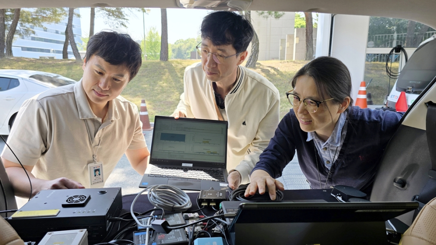 차·인프라·보행자 실시간 연결하는 차세대 V2X 통신 개발 - 산업종합저널 전자