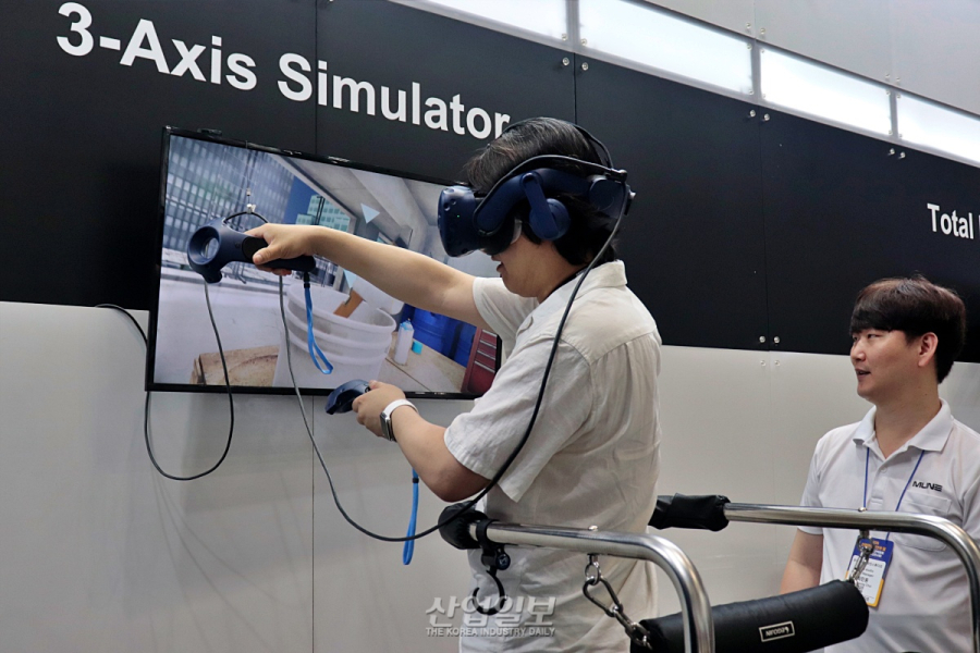 산업안전교육, 4D VR 시뮬레이터로 몰입감↑…'핸드트래킹 탑재' 첫 선