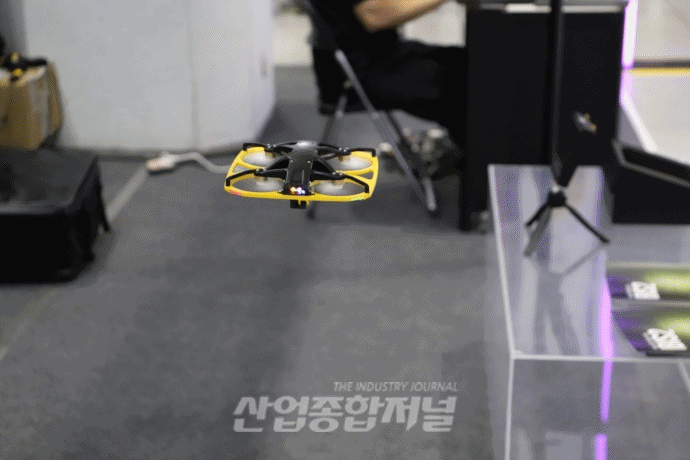 [움짤뉴스] 협소·밀폐공간 누비는 초소형 실내 점검 드론 - 산업종합저널 전시회