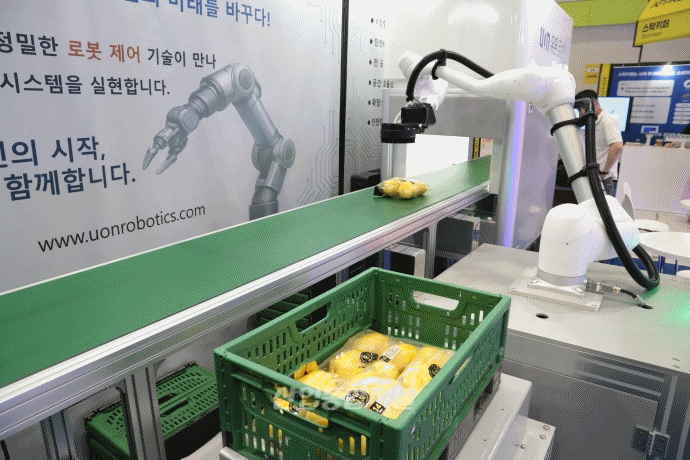 [움짤뉴스] 비정형 사물 인식·로봇 기술로 ‘차곡차곡’ 참외 적재 - 산업종합저널 전시회