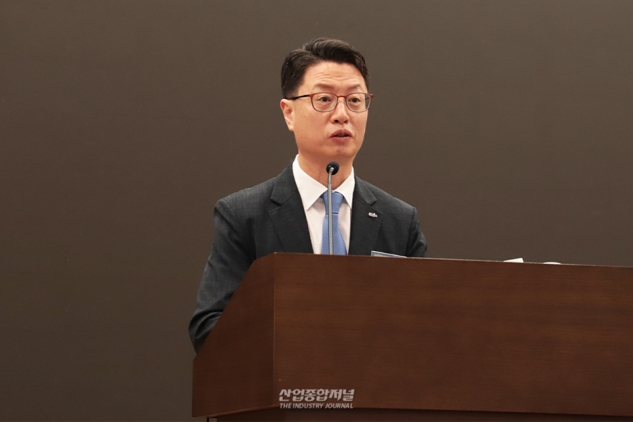 6G·AI 네트워크 혁신 논의하는 토론회 개최…통신·네트워크 전문가 총출동 - 산업종합저널 전자