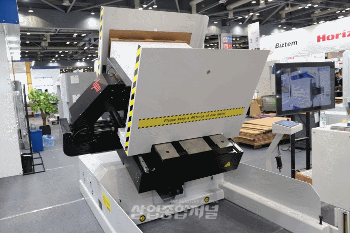 [움짤뉴스] 3톤 인쇄용지 ‘한 번에’ 뒤집는 용지 반전기 - 산업종합저널 전시회