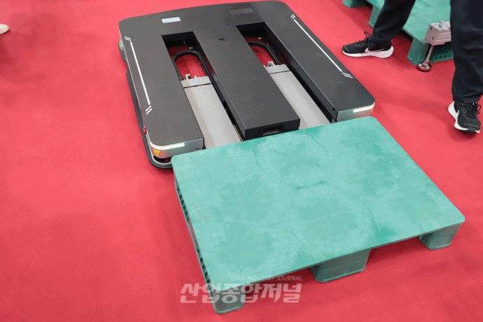 [움짤뉴스] ‘알아서’ 팔레트 이송하는 물류로봇 등장 - 산업종합저널 전시회