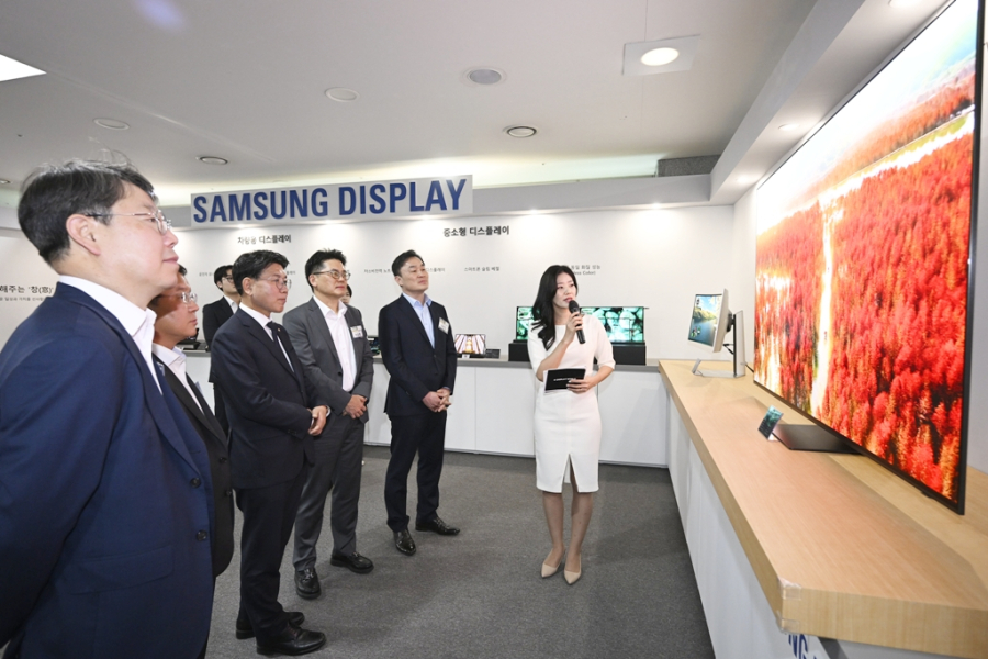 中에 OLED 1위 내준 K-디스플레이, '위기'인가 '착시'인가 - 산업종합저널 전자
