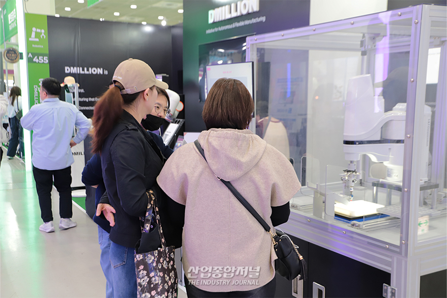 ‘한국전자전(KES 2025)’, 코엑스서 개막…13개국서 530여 개 사 참가 - 산업종합저널 전시회