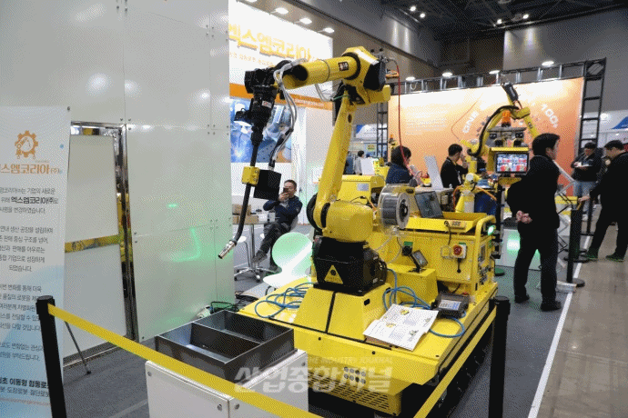 [움짤뉴스] 이동하며 작업 가능한 용접로봇 등장 - 산업종합저널 전시회