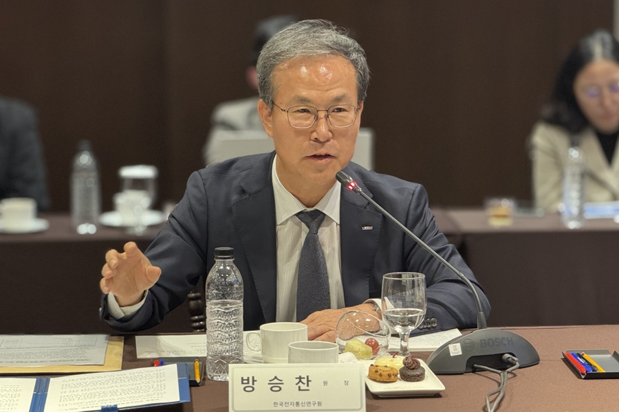 "로봇 가치, 몸체에서 두뇌로"… ETRI, 'AI 로봇 주권 확보' 전략 제안 - 산업종합저널 전자