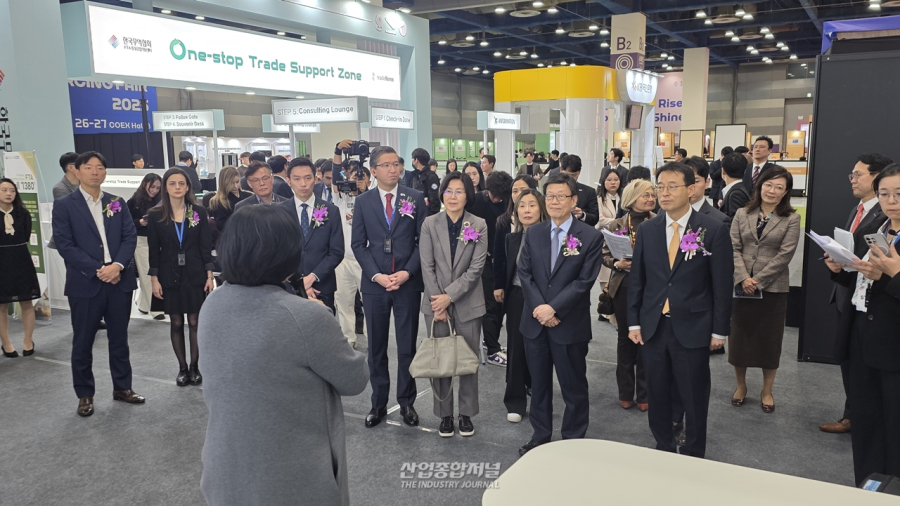 "K-푸드·뷰티 잡아라"… 美 월마트·日 마루이 등 30개국 바이어, 'KGSF 2025' 총집결 - 산업종합저널 전시회