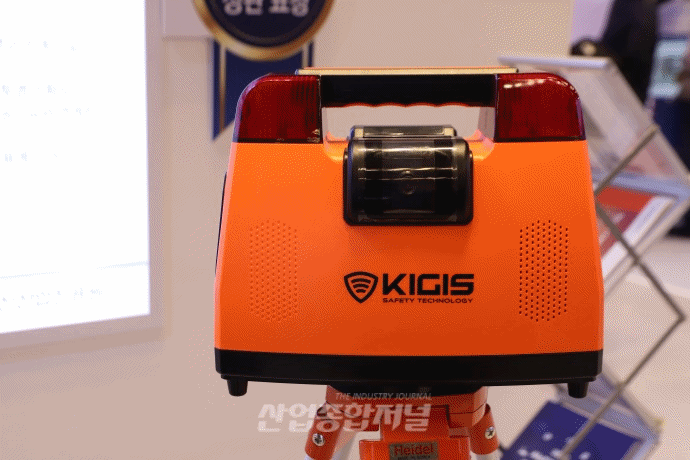 [움짤뉴스] 360° 회전하는 ‘AI 이동식 CCTV’ - 산업종합저널 전시회
