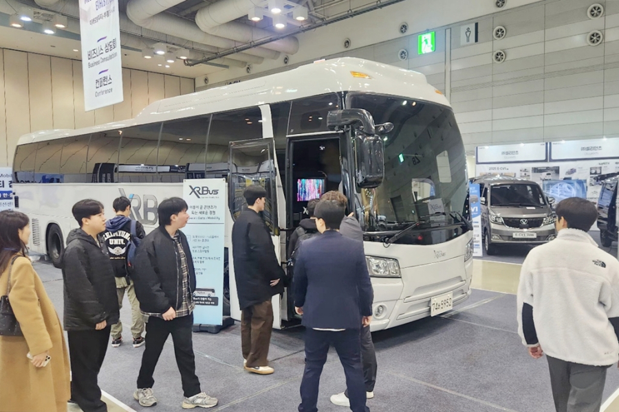 "버스 창문이 스크린으로"… 창원서 공개된 '움직이는 XR 극장' XRBus - 산업종합저널 전시회