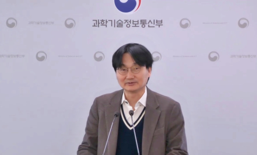 페로브스카이트 ‘대량 생산 역설’ 풀었다… 韓 연구진, 차세대 디스플레이 소부장 ‘독립’ 선언 - 산업종합저널 소재