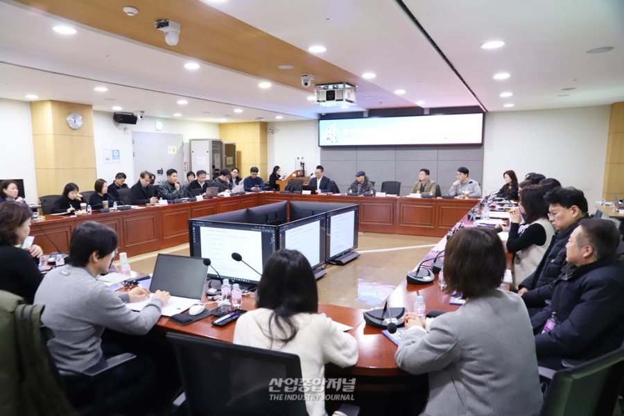 [이슈]“기술은 뛰는데 기준은 기어간다”… 콘텐츠 업계 덮친 ‘회색지대’의 딜레마 - 산업종합저널 동향