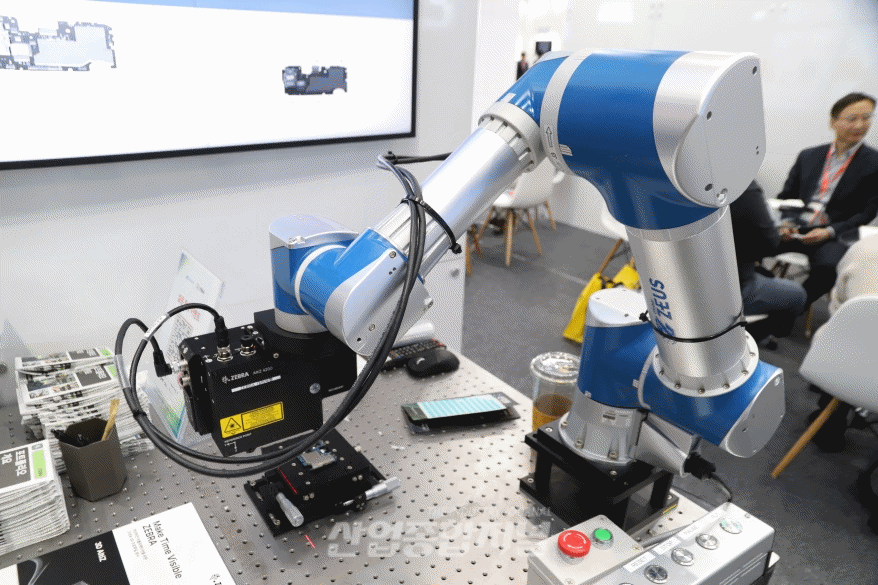 [움짤뉴스] 3D 센서·로봇팔로 제조 불량 잡는다 - 산업종합저널 전시회