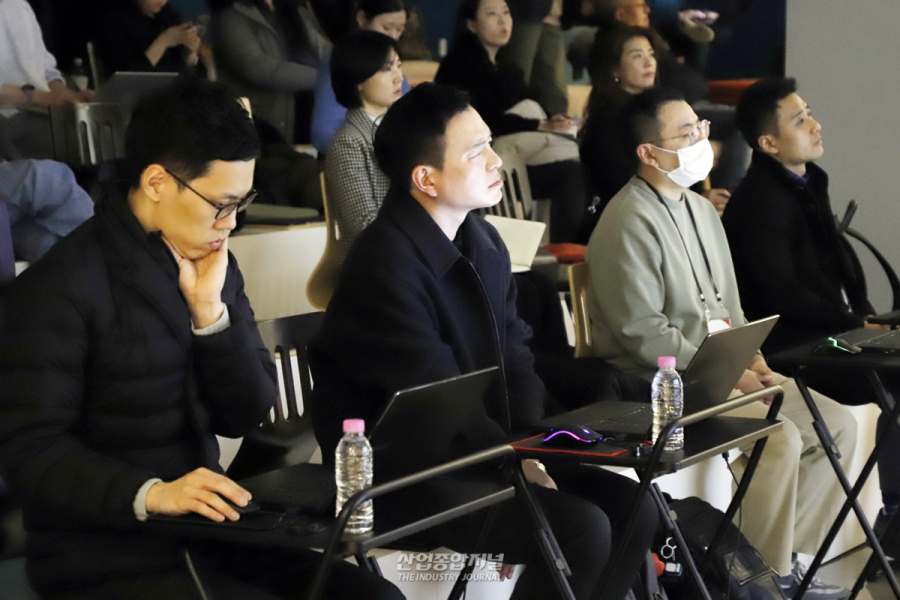 [포토뉴스] AW 2026, 스타트업에 ‘기회의 땅’으로 자리매김 - 산업종합저널 전시회