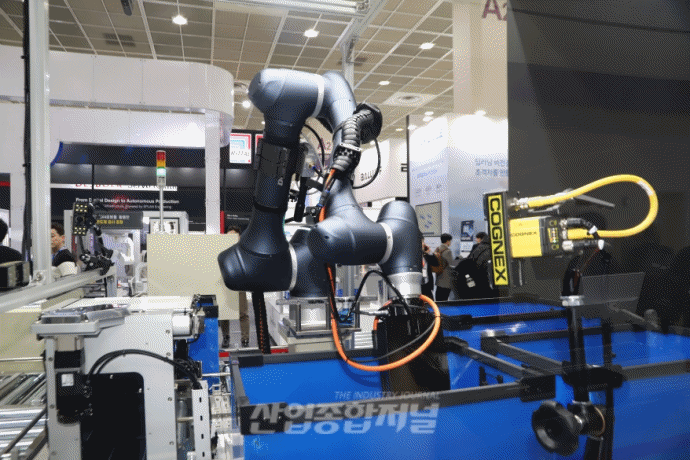 [움짤뉴스] 물건마다 파지 전략 바꾸는 물류 로봇 - 산업종합저널 전시회