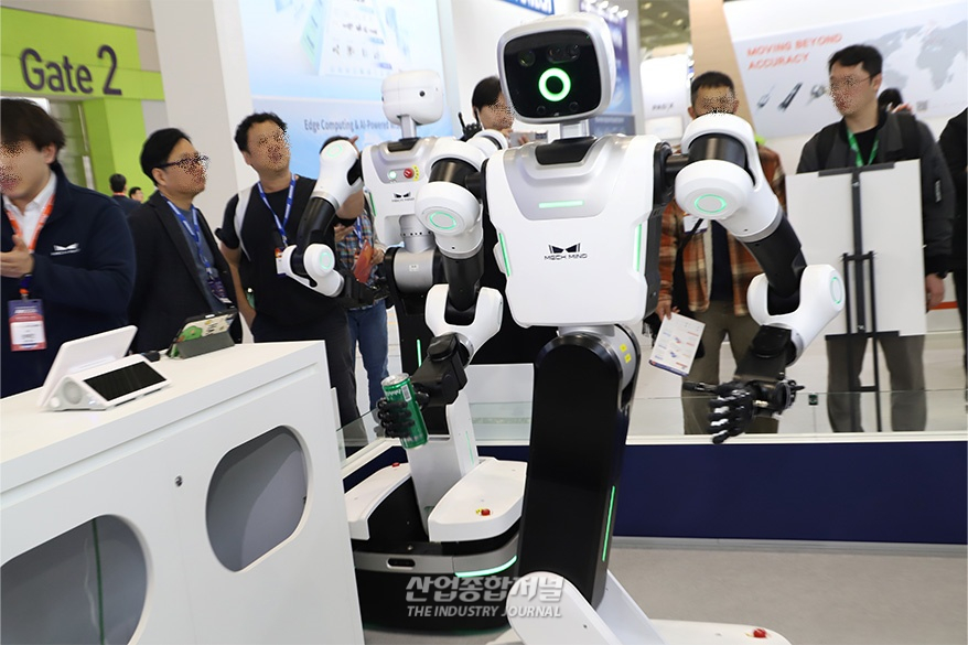 [이슈기획] 휴머노이드 로봇, ‘피지컬 AI’ 만나 산업 자동화 새 해법으로 - 산업종합저널 로봇