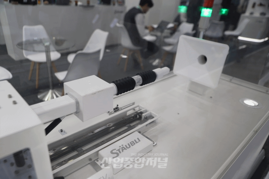 [움짤뉴스] 대형 물류 로봇, ‘알아서’ 충전한다 - 산업종합저널 FA