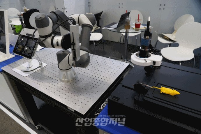 [움짤뉴스] 실험용 약물 투여도 로봇이 ‘척척’ - 산업종합저널 FA