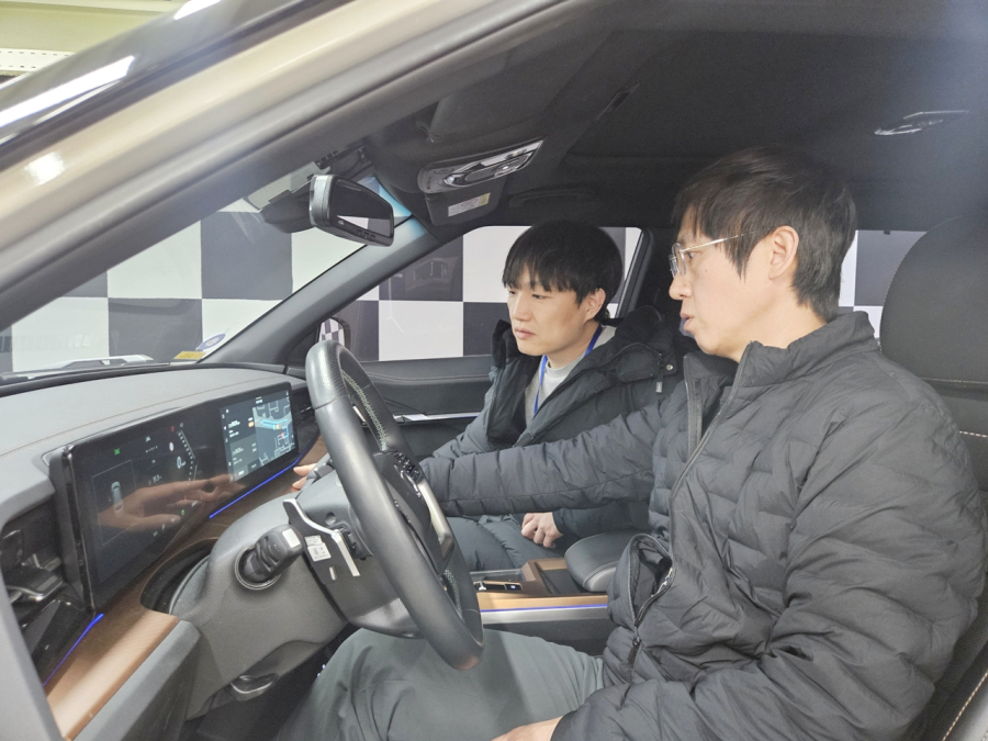 실제 도로 데이터 학습하는 E2E 자율주행 상용화 - 산업종합저널 기타