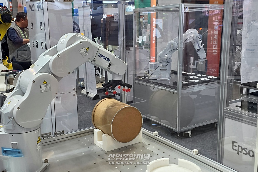 “설계부터 통합까지”… 카이로스, ‘심토스 2026’서 맞춤형 자동화 솔루션 제시 - 산업종합저널 전시회